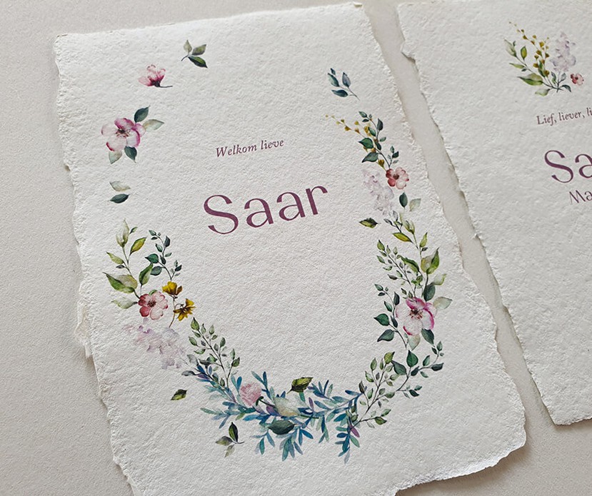 Geboortekaartje Saar met bloemenkrans